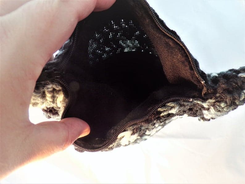 the inside of the crochet bonding bag sowing the mesh window and fleece interior.